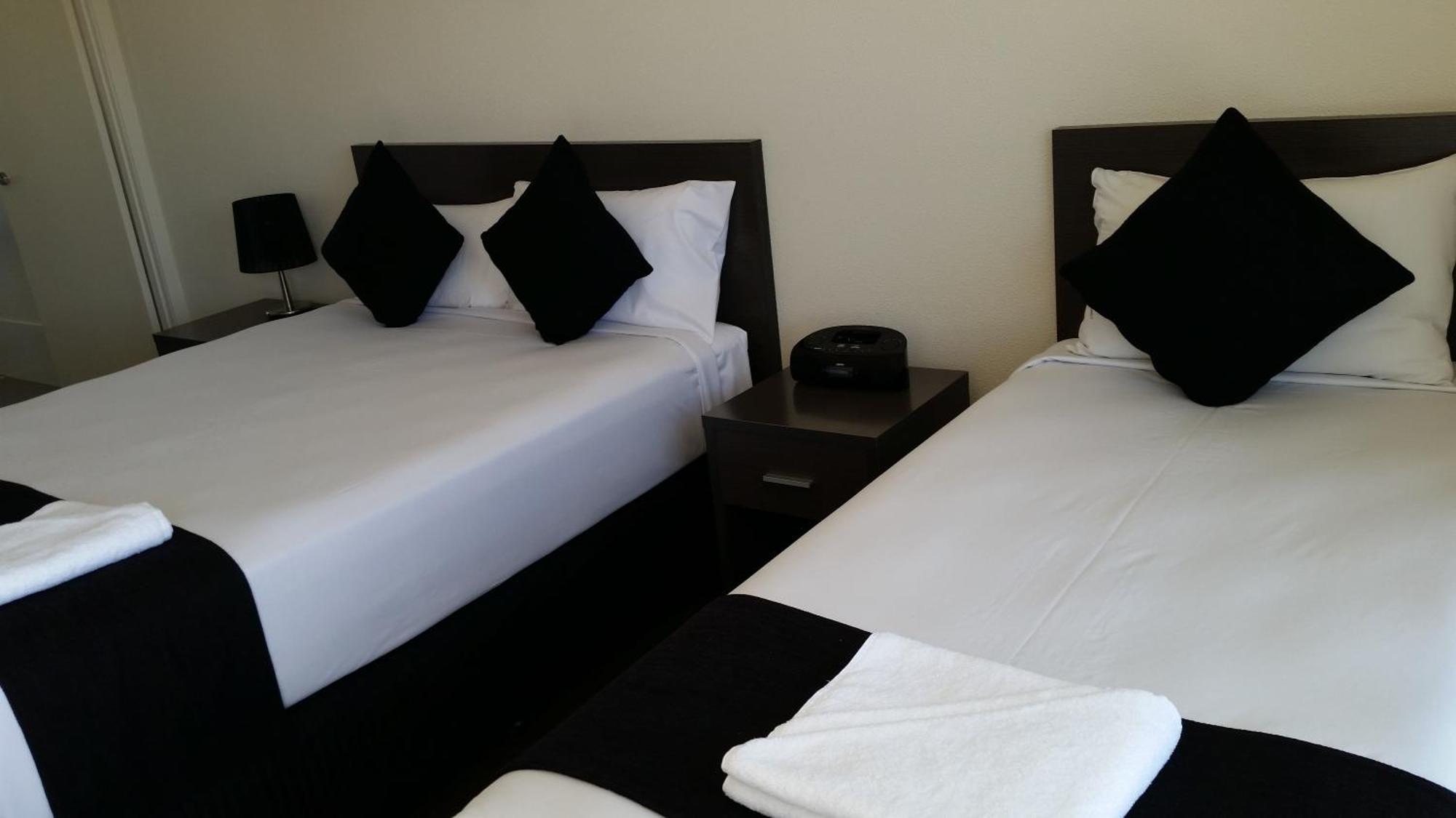 Dooleys Tavern And Motel Capella Ngoại thất bức ảnh