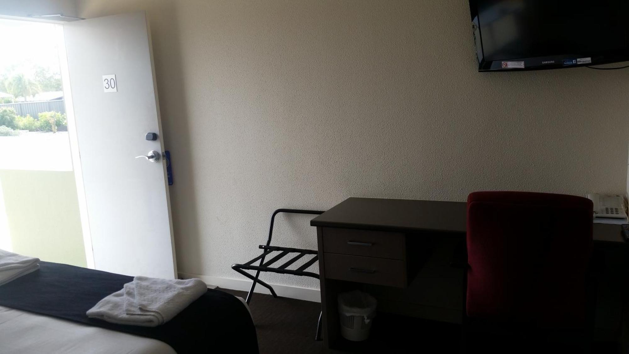Dooleys Tavern And Motel Capella Ngoại thất bức ảnh