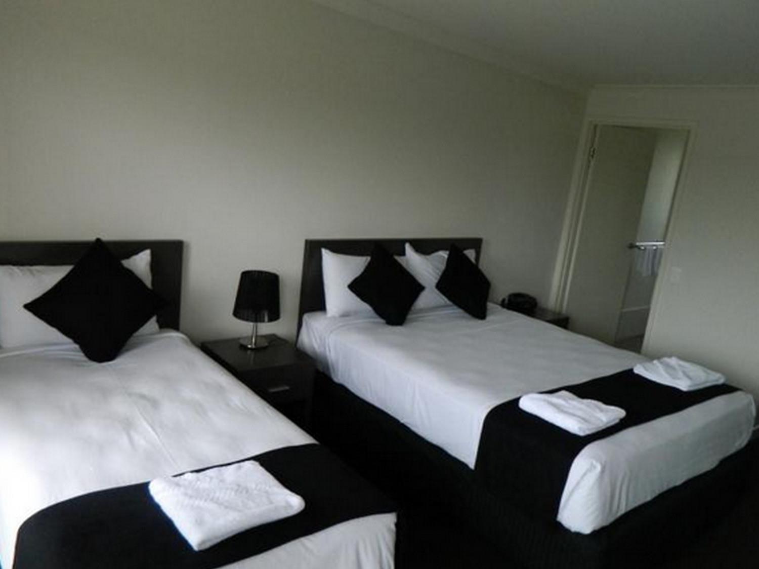 Dooleys Tavern And Motel Capella Ngoại thất bức ảnh